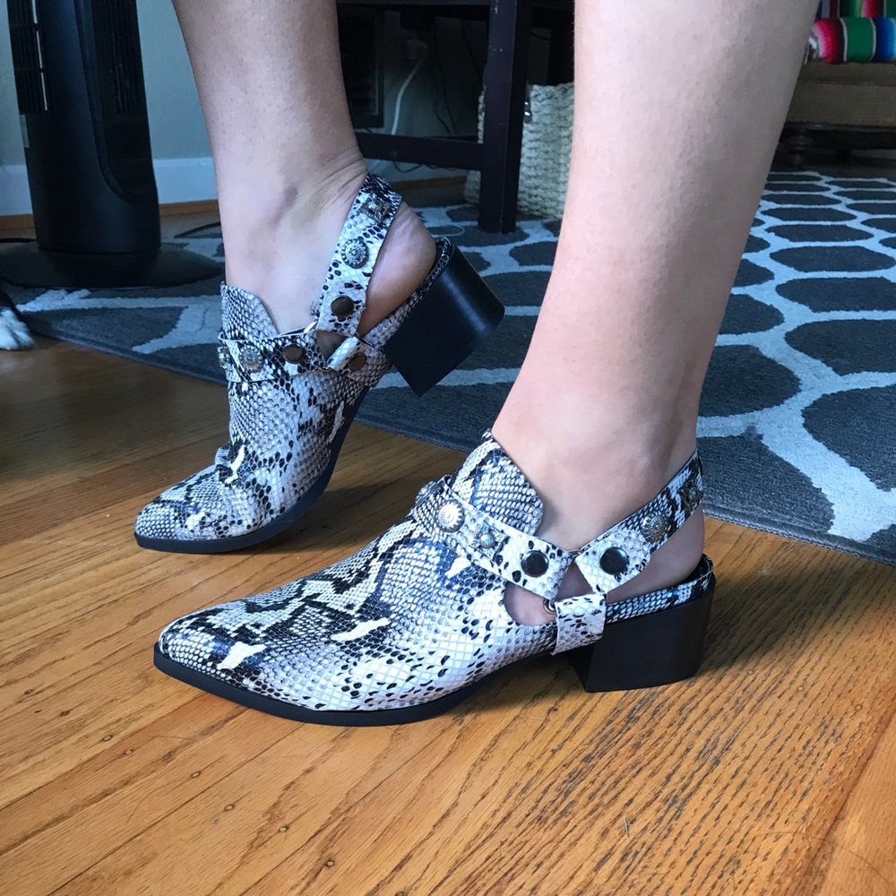 NEVER WORN Snakeskin shoes by Silent D